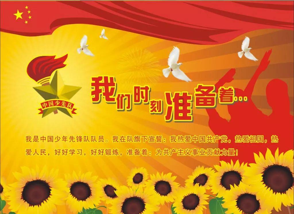 云南镇雄山体滑坡救援现场,消防员刚被提醒小心就遇石块滚落